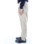 Berwich Pantalone Retro con Fibbie Laterali e Pences in Gabardina Uomo Beige