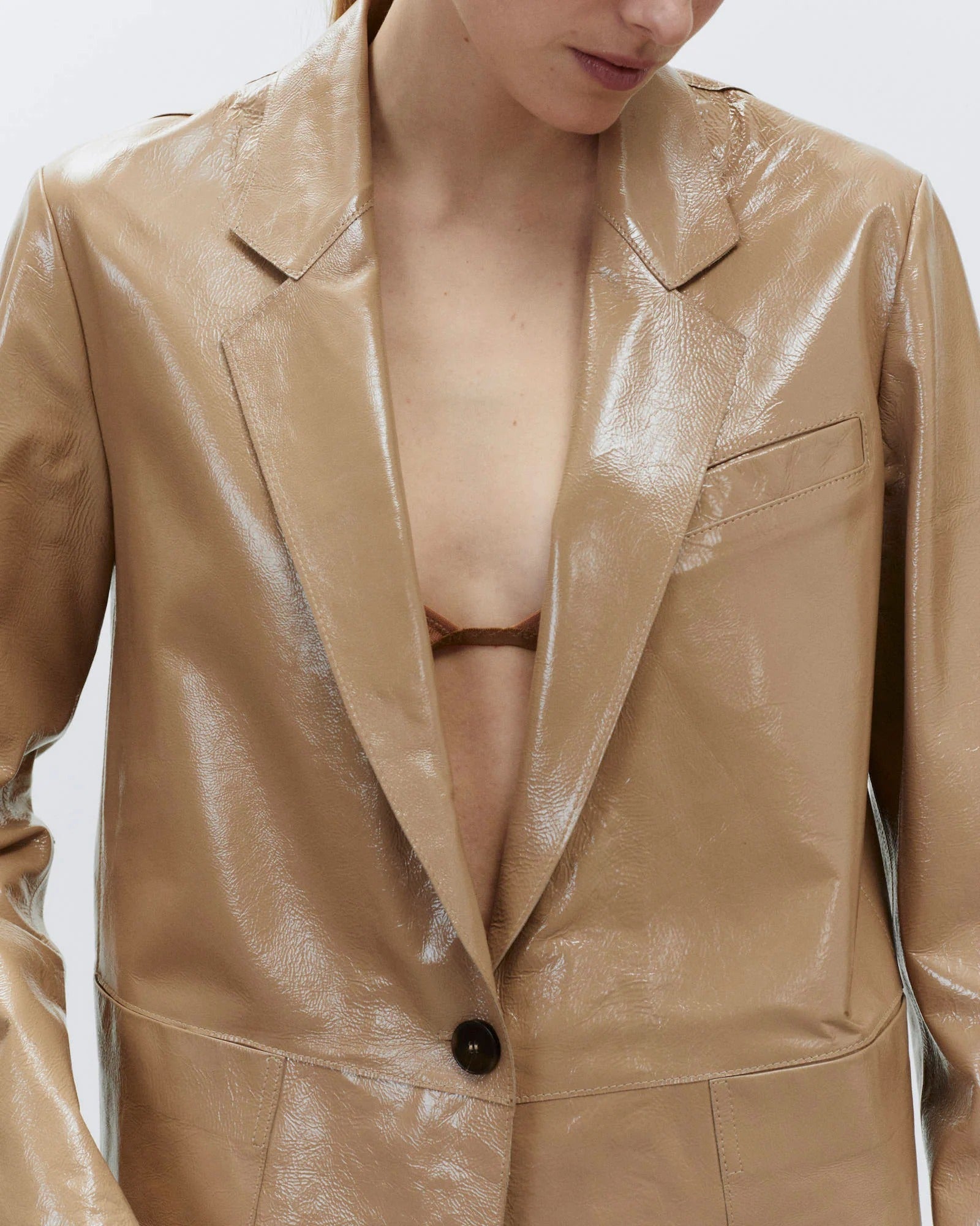 Alysi Blazer in Pelle Verniciata Nude